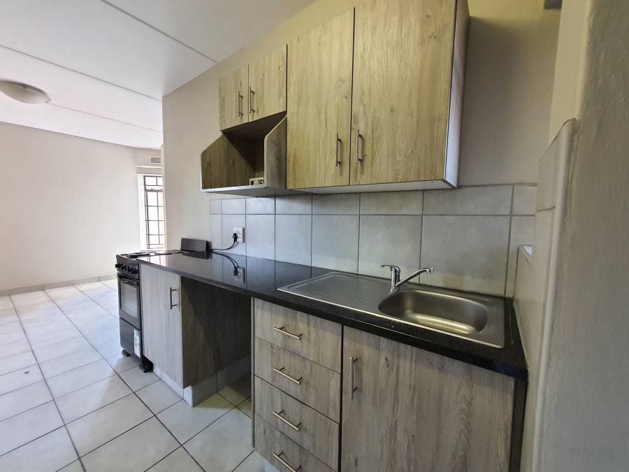 To Let 1 Bedroom Property for Rent in Heuweloord Gauteng
