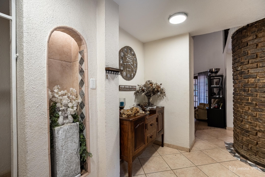 To Let 5 Bedroom Property for Rent in Raslouw A H Gauteng