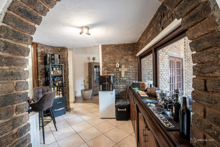 To Let 5 Bedroom Property for Rent in Raslouw A H Gauteng