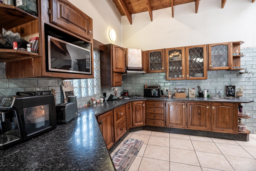 To Let 5 Bedroom Property for Rent in Raslouw A H Gauteng