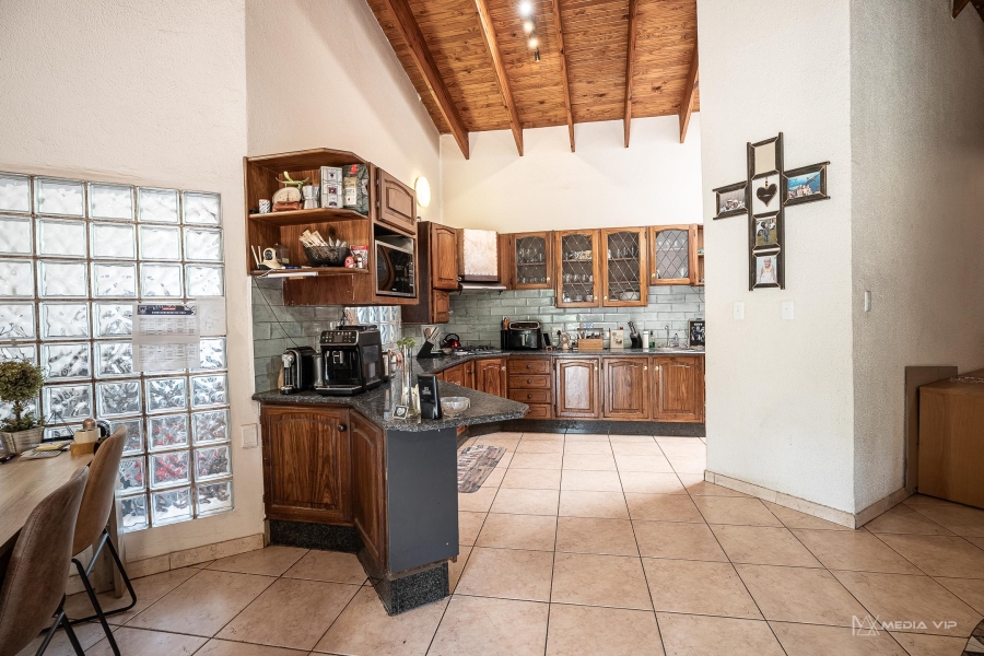 To Let 5 Bedroom Property for Rent in Raslouw A H Gauteng