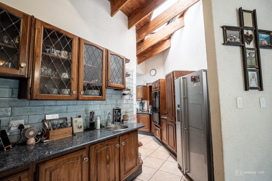 To Let 5 Bedroom Property for Rent in Raslouw A H Gauteng