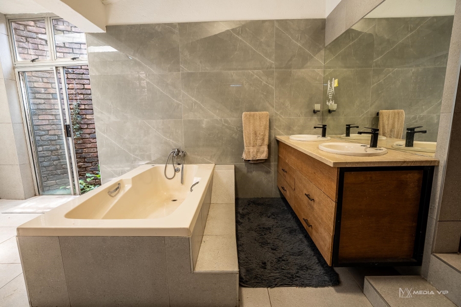 To Let 5 Bedroom Property for Rent in Raslouw A H Gauteng