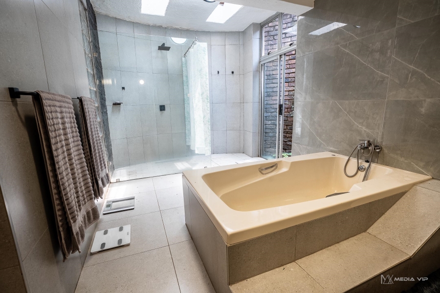 To Let 5 Bedroom Property for Rent in Raslouw A H Gauteng