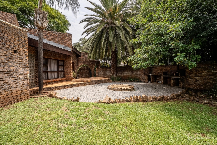 To Let 5 Bedroom Property for Rent in Raslouw A H Gauteng