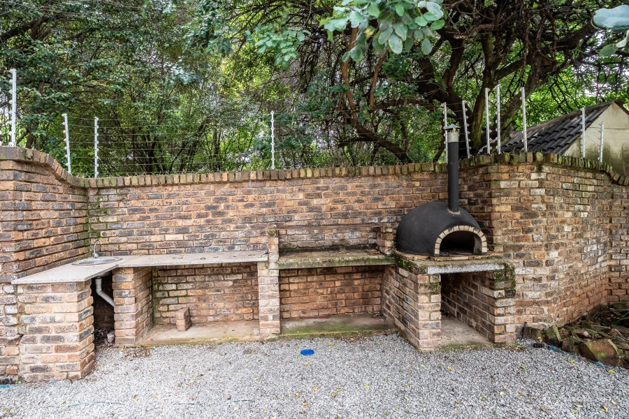 To Let 5 Bedroom Property for Rent in Raslouw A H Gauteng