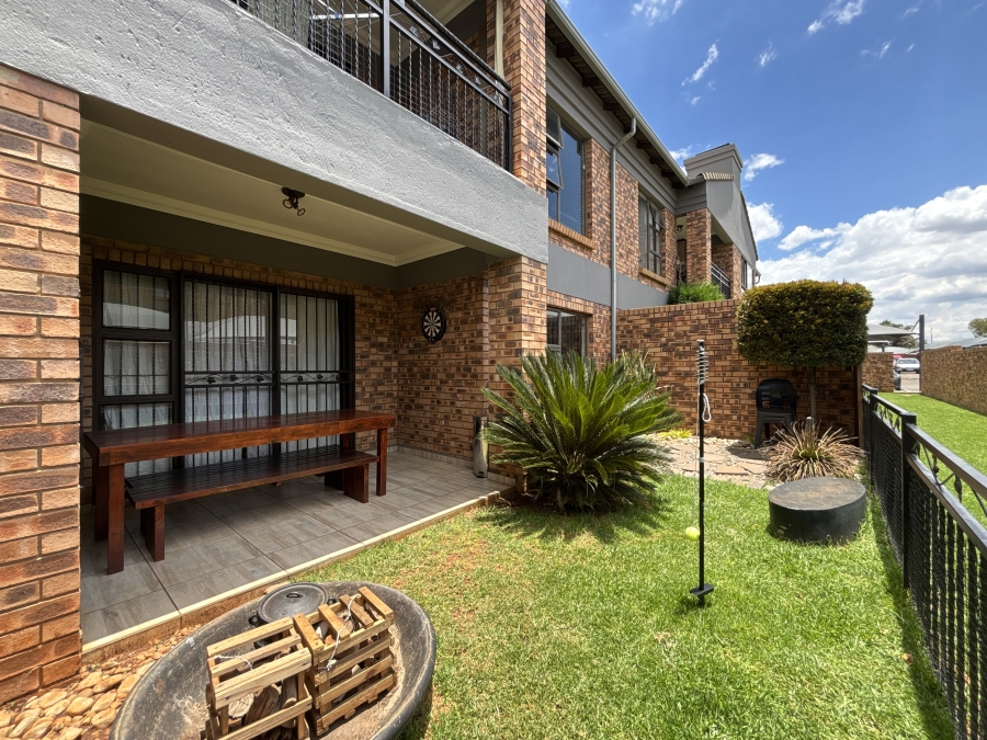 2 Bedroom Property for Sale in Ravenswood Gauteng