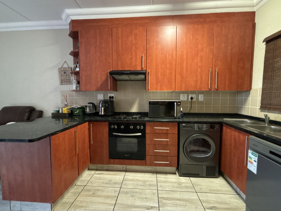 2 Bedroom Property for Sale in Ravenswood Gauteng