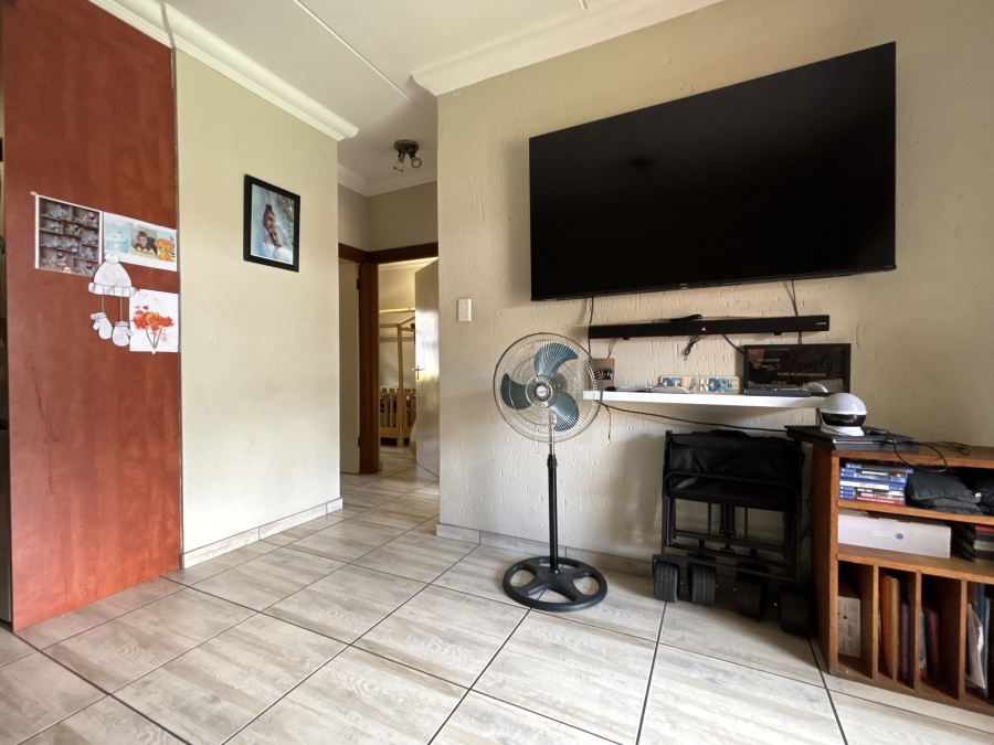 2 Bedroom Property for Sale in Ravenswood Gauteng