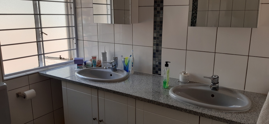 4 Bedroom Property for Sale in Groenkloof Gauteng