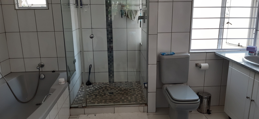 4 Bedroom Property for Sale in Groenkloof Gauteng