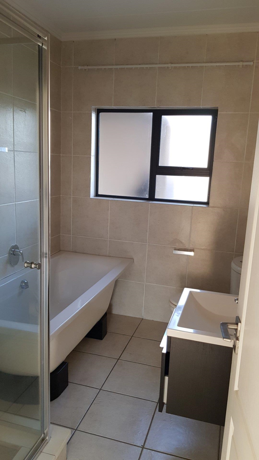 To Let 2 Bedroom Property for Rent in Greenstone Gate Gauteng