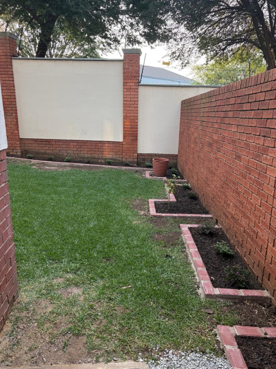 To Let 2 Bedroom Property for Rent in Greenstone Hill Gauteng