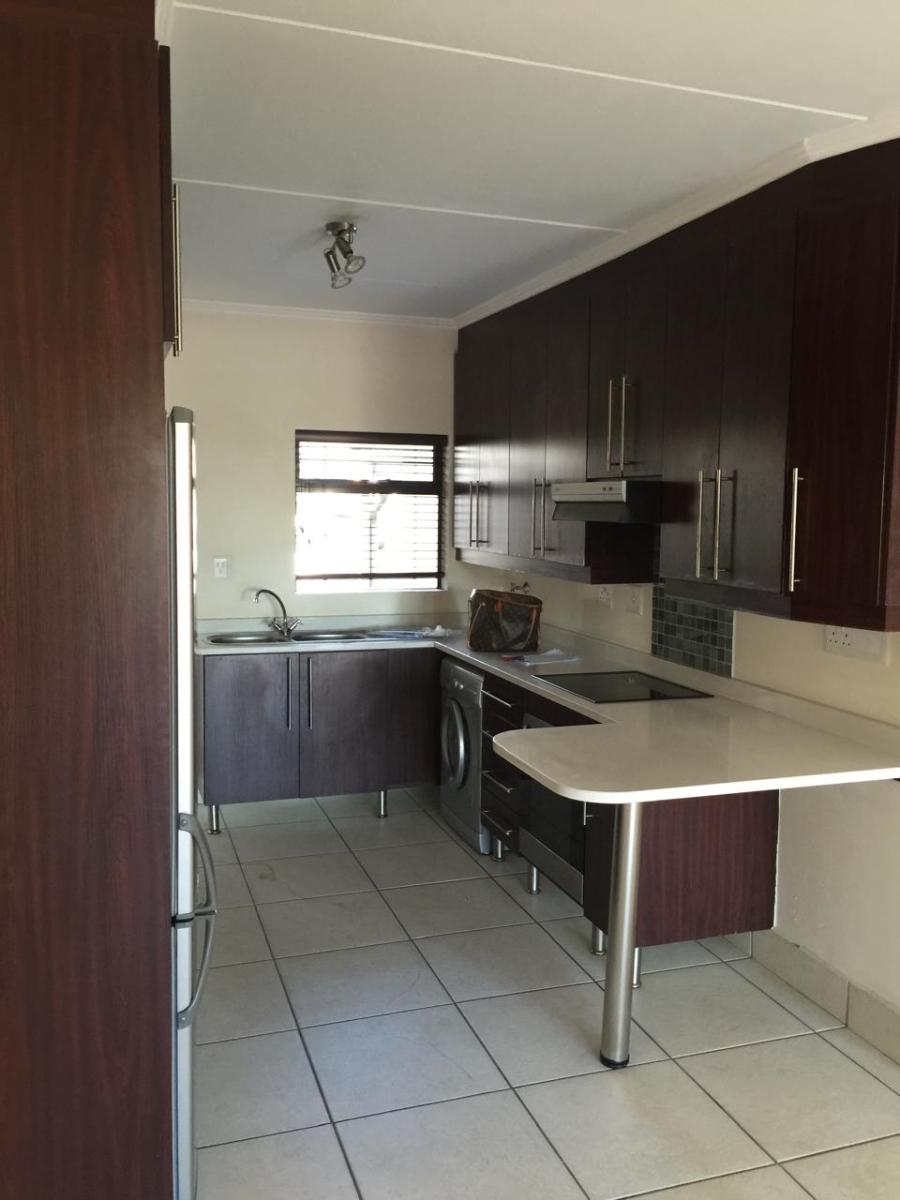 To Let 2 Bedroom Property for Rent in Greenstone Hill Gauteng