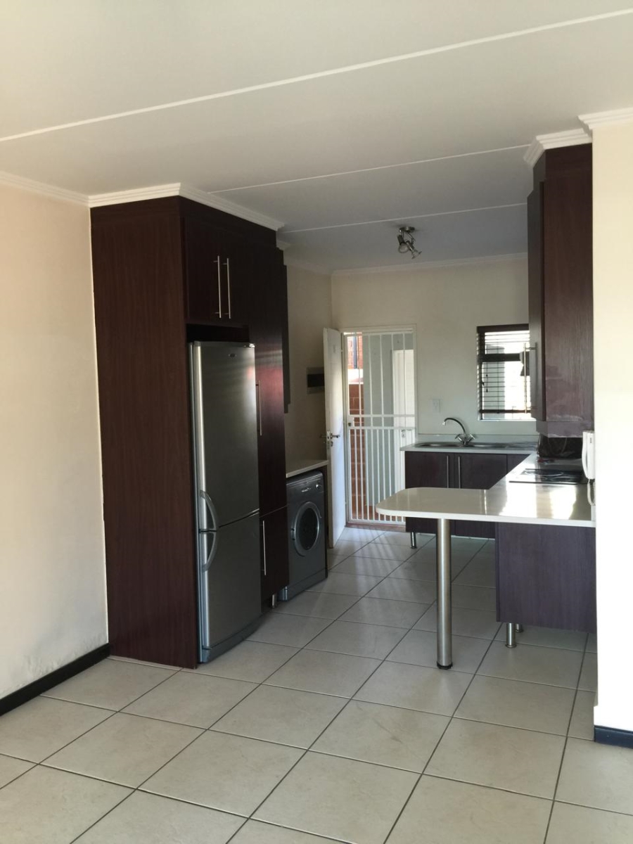 To Let 2 Bedroom Property for Rent in Greenstone Hill Gauteng