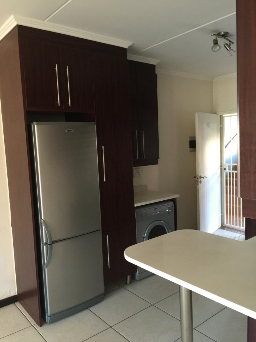 To Let 2 Bedroom Property for Rent in Greenstone Hill Gauteng