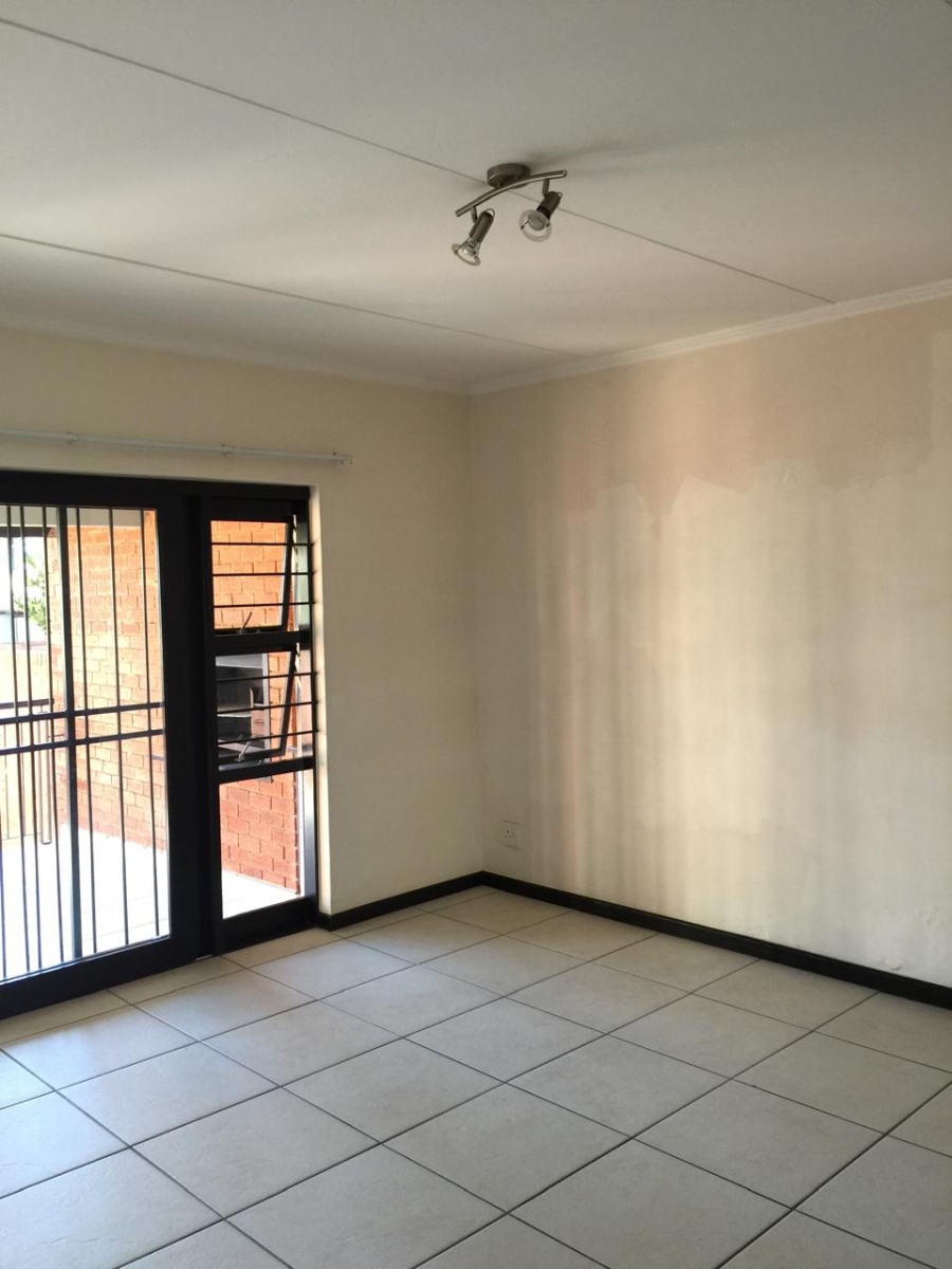 To Let 2 Bedroom Property for Rent in Greenstone Hill Gauteng