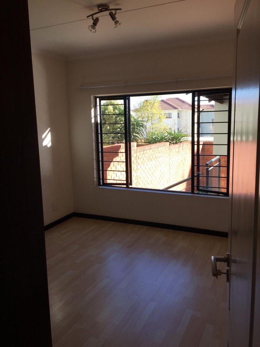 To Let 2 Bedroom Property for Rent in Greenstone Hill Gauteng