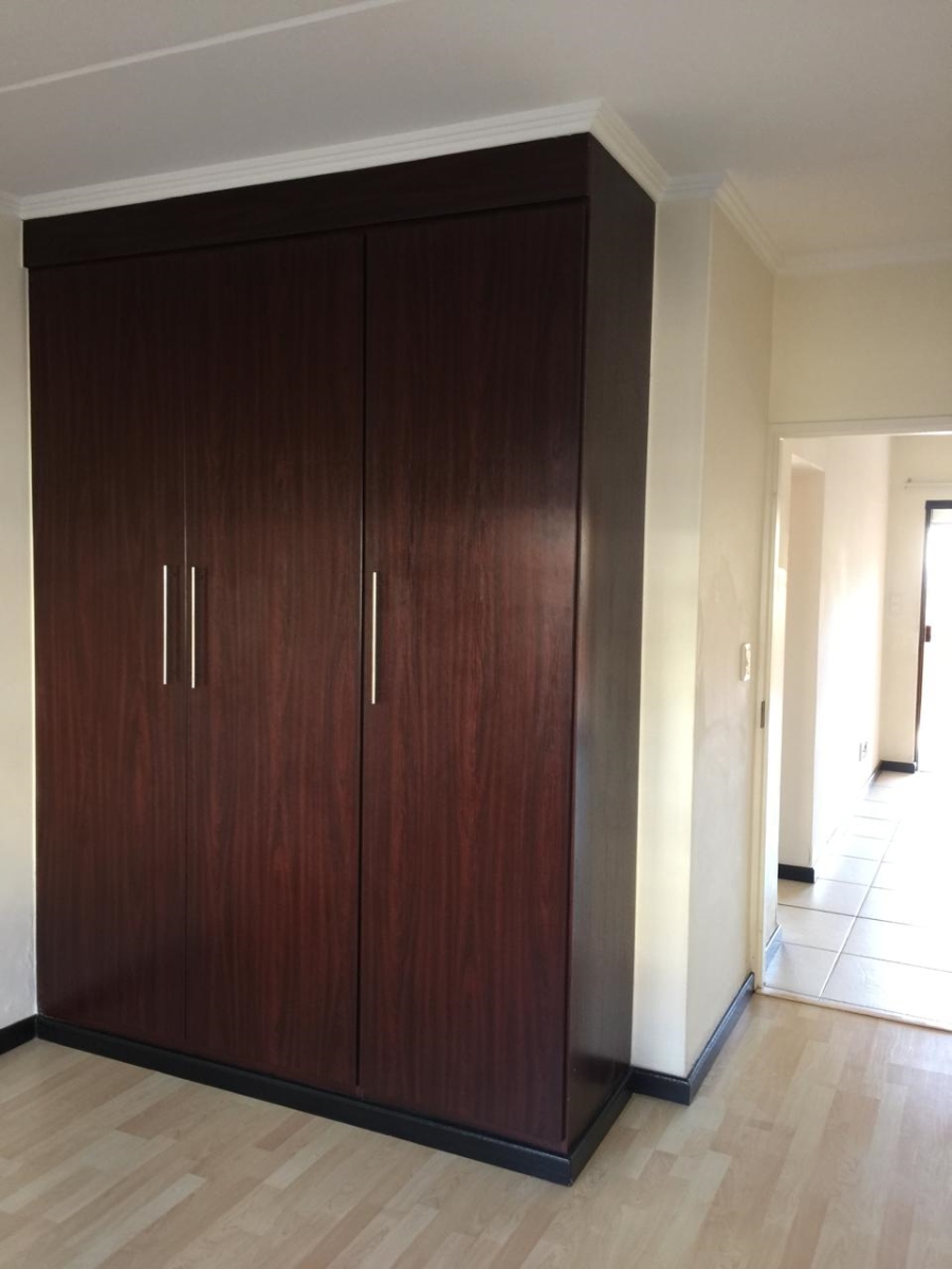 To Let 2 Bedroom Property for Rent in Greenstone Hill Gauteng