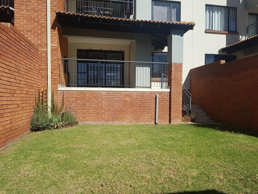 To Let 2 Bedroom Property for Rent in Greenstone Hill Gauteng
