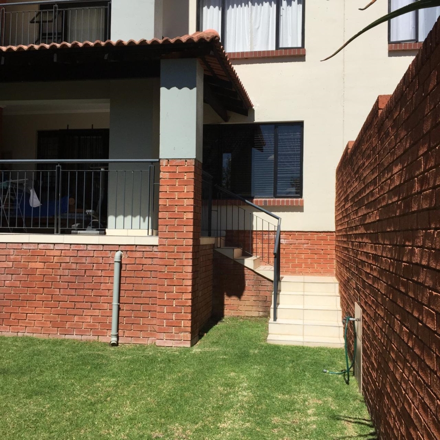 To Let 2 Bedroom Property for Rent in Greenstone Hill Gauteng