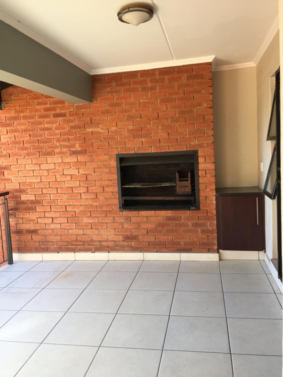 To Let 2 Bedroom Property for Rent in Greenstone Hill Gauteng