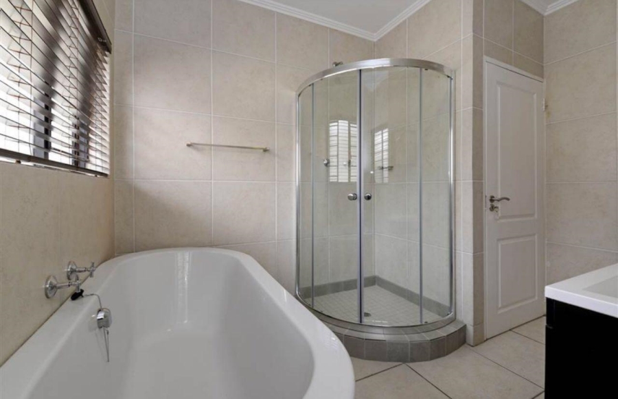 To Let 2 Bedroom Property for Rent in Greenstone Hill Gauteng