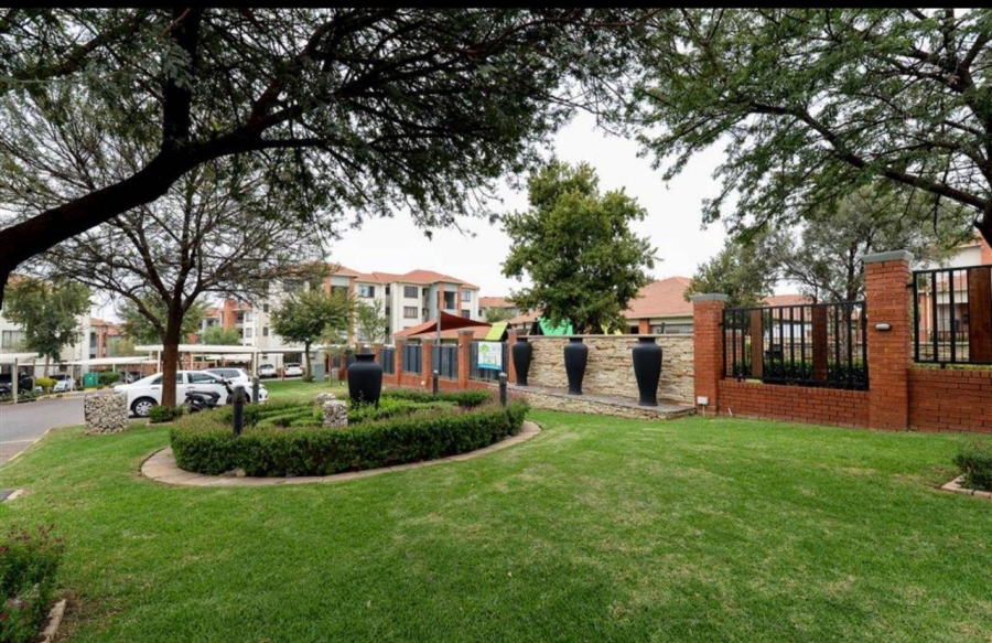 To Let 2 Bedroom Property for Rent in Greenstone Hill Gauteng