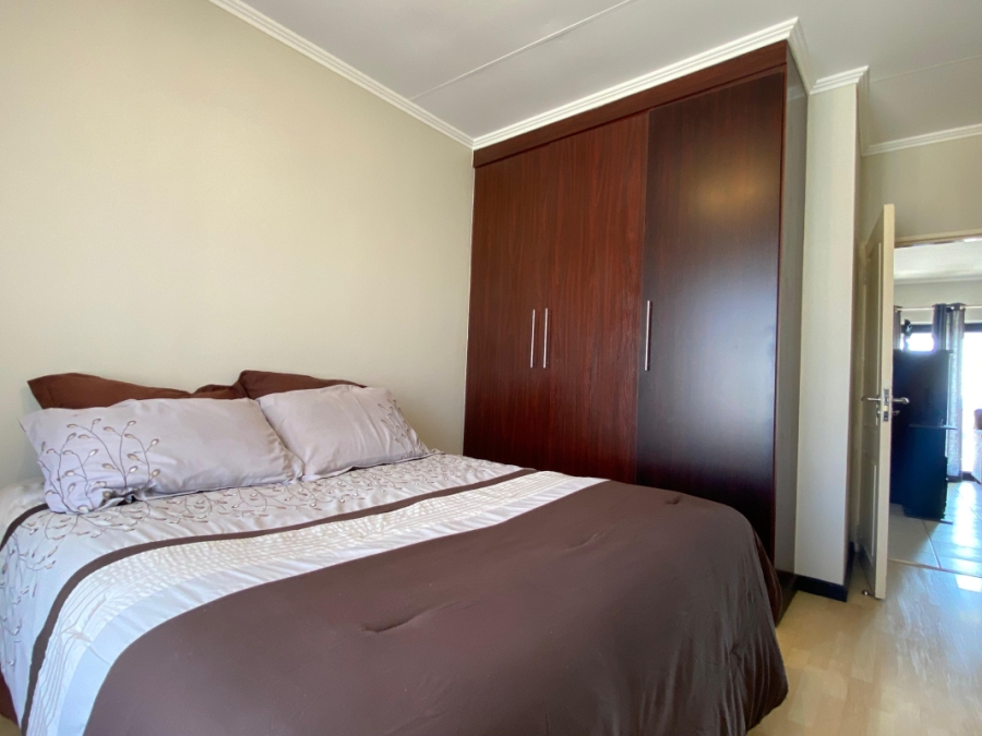 To Let 2 Bedroom Property for Rent in Greenstone Hill Gauteng