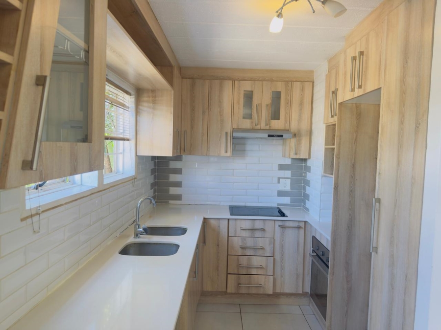 2 Bedroom Property for Sale in Magaliessig Gauteng