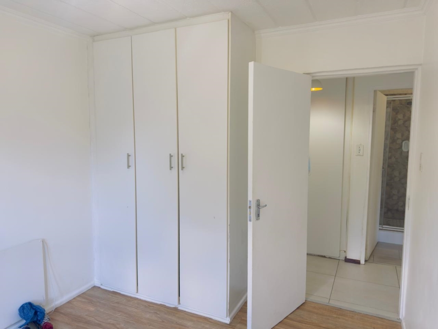 2 Bedroom Property for Sale in Magaliessig Gauteng