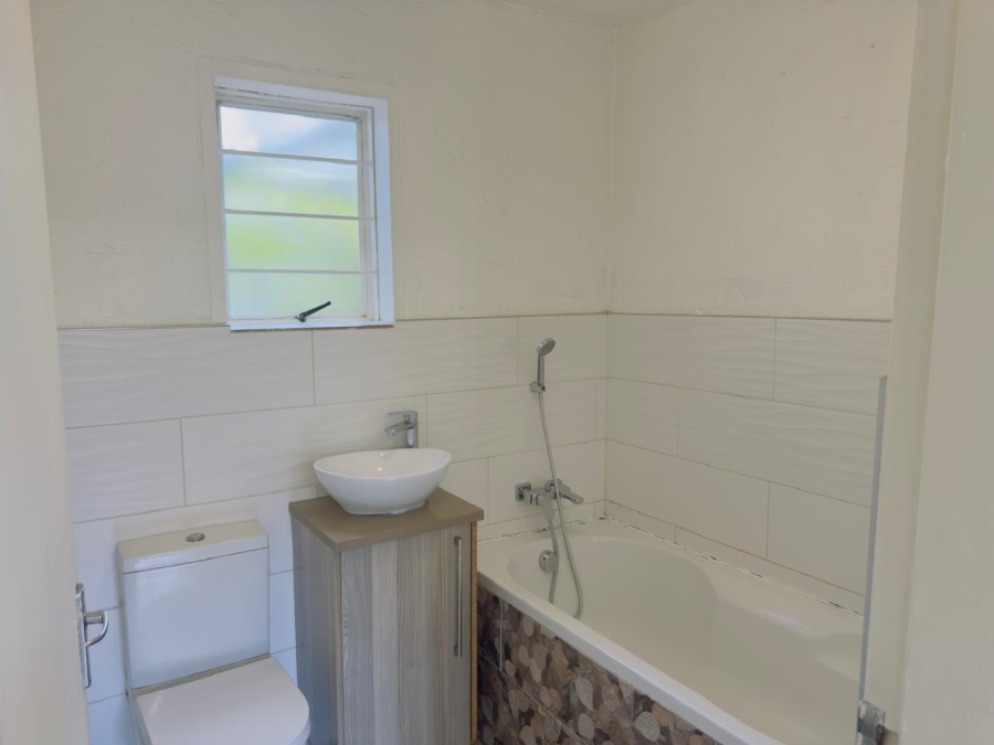 2 Bedroom Property for Sale in Magaliessig Gauteng