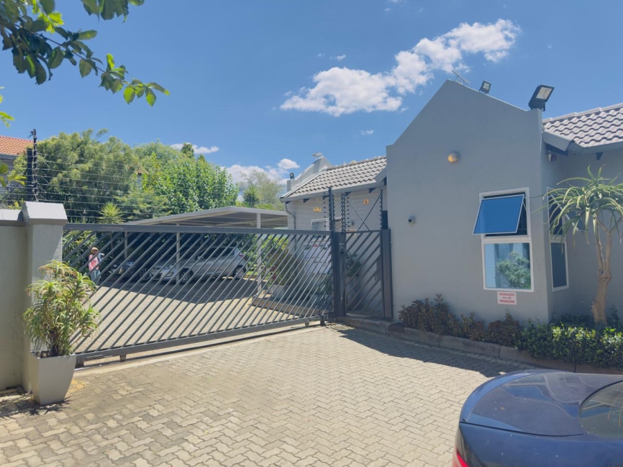 2 Bedroom Property for Sale in Magaliessig Gauteng