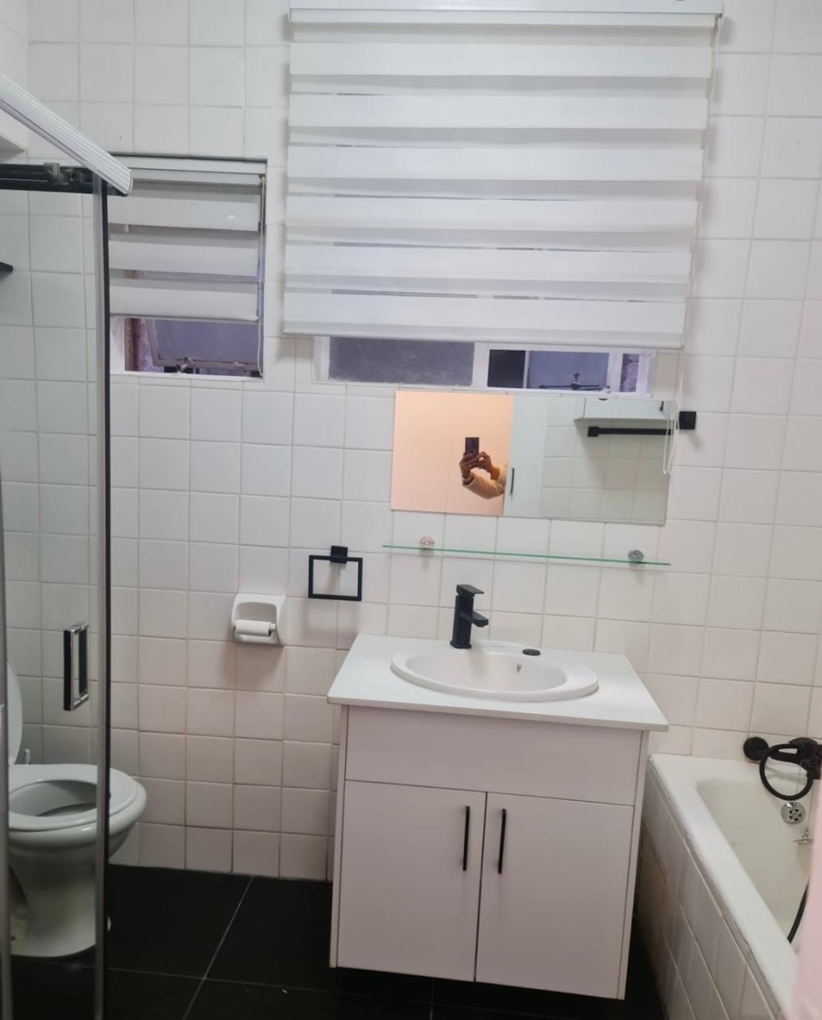 To Let 2 Bedroom Property for Rent in Illovo Gauteng