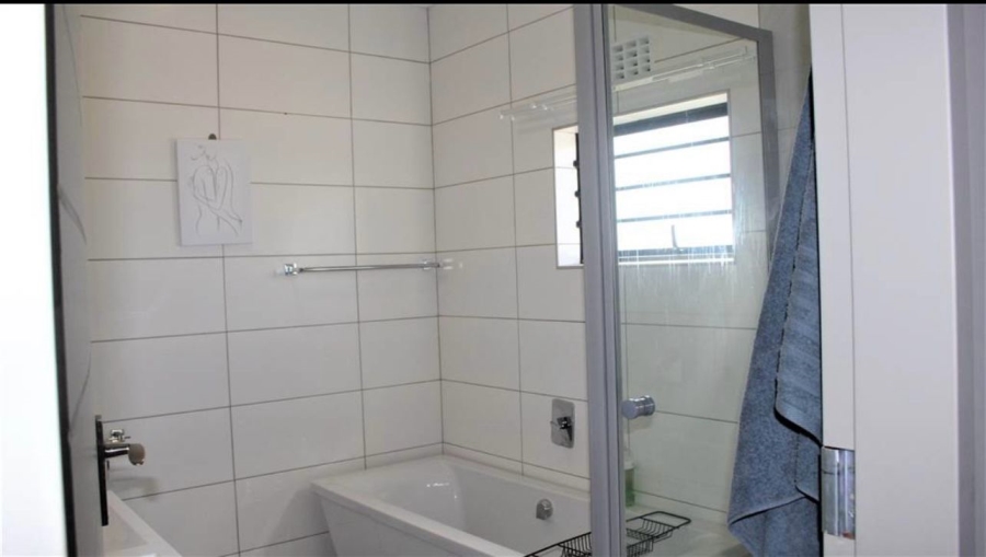 4 Bedroom Property for Sale in Lion Pride Gauteng