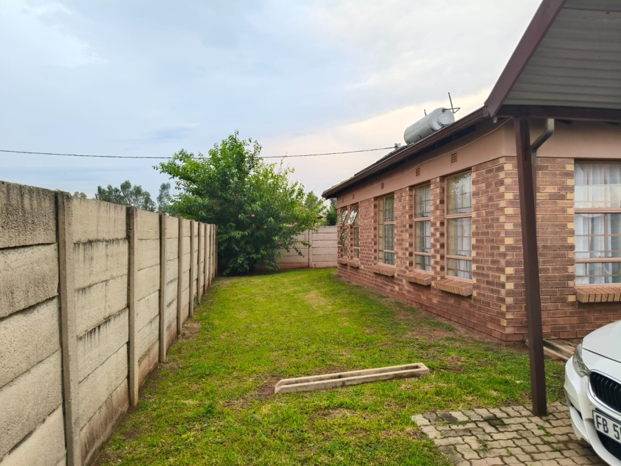 3 Bedroom Property for Sale in Clayville Gauteng