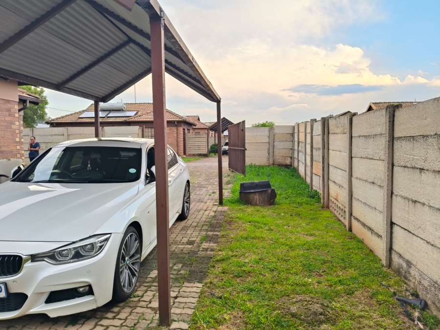 3 Bedroom Property for Sale in Clayville Gauteng