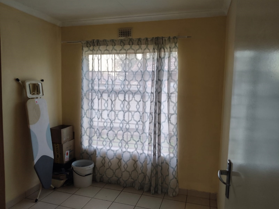 3 Bedroom Property for Sale in Clayville Gauteng