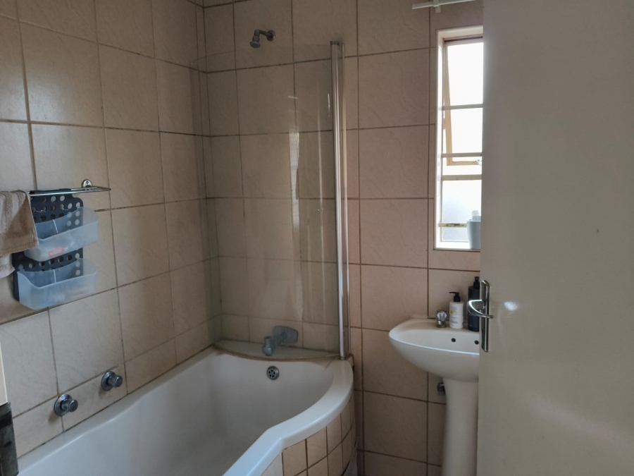 3 Bedroom Property for Sale in Clayville Gauteng