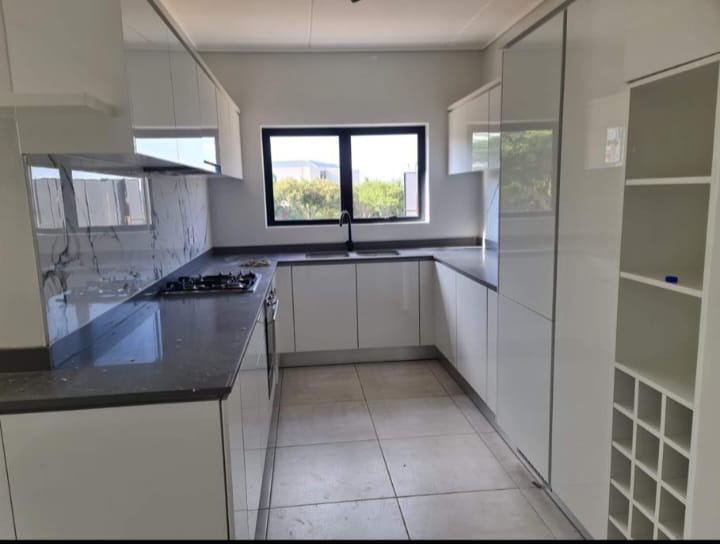 To Let 3 Bedroom Property for Rent in Waterfall Gauteng