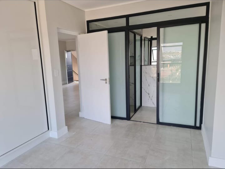 To Let 3 Bedroom Property for Rent in Waterfall Gauteng