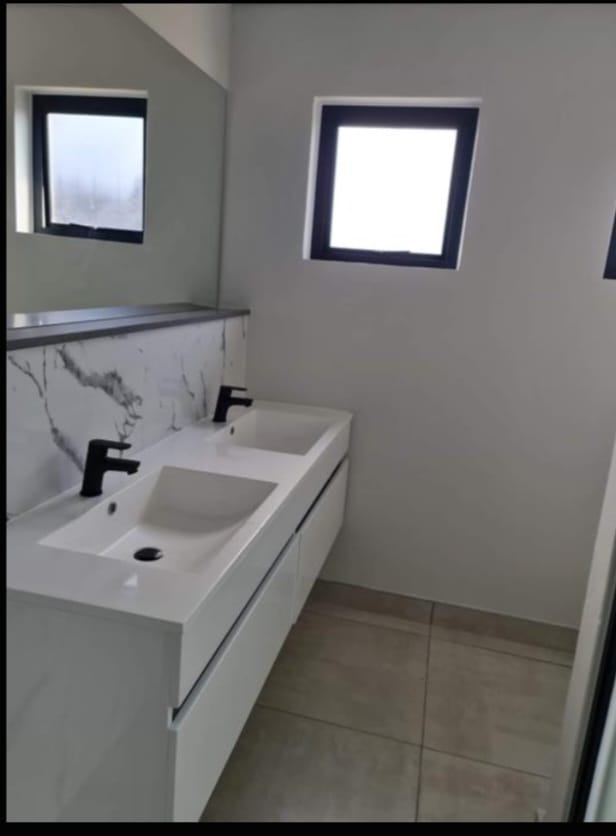 To Let 3 Bedroom Property for Rent in Waterfall Gauteng