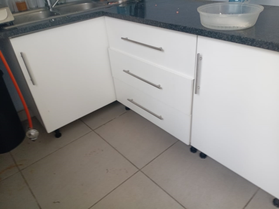 To Let 2 Bedroom Property for Rent in Glen Austin Gauteng