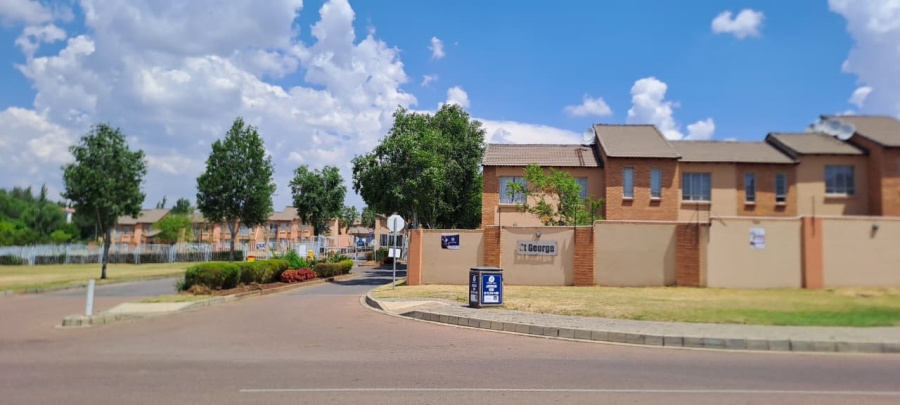 To Let 2 Bedroom Property for Rent in Noordwyk Gauteng