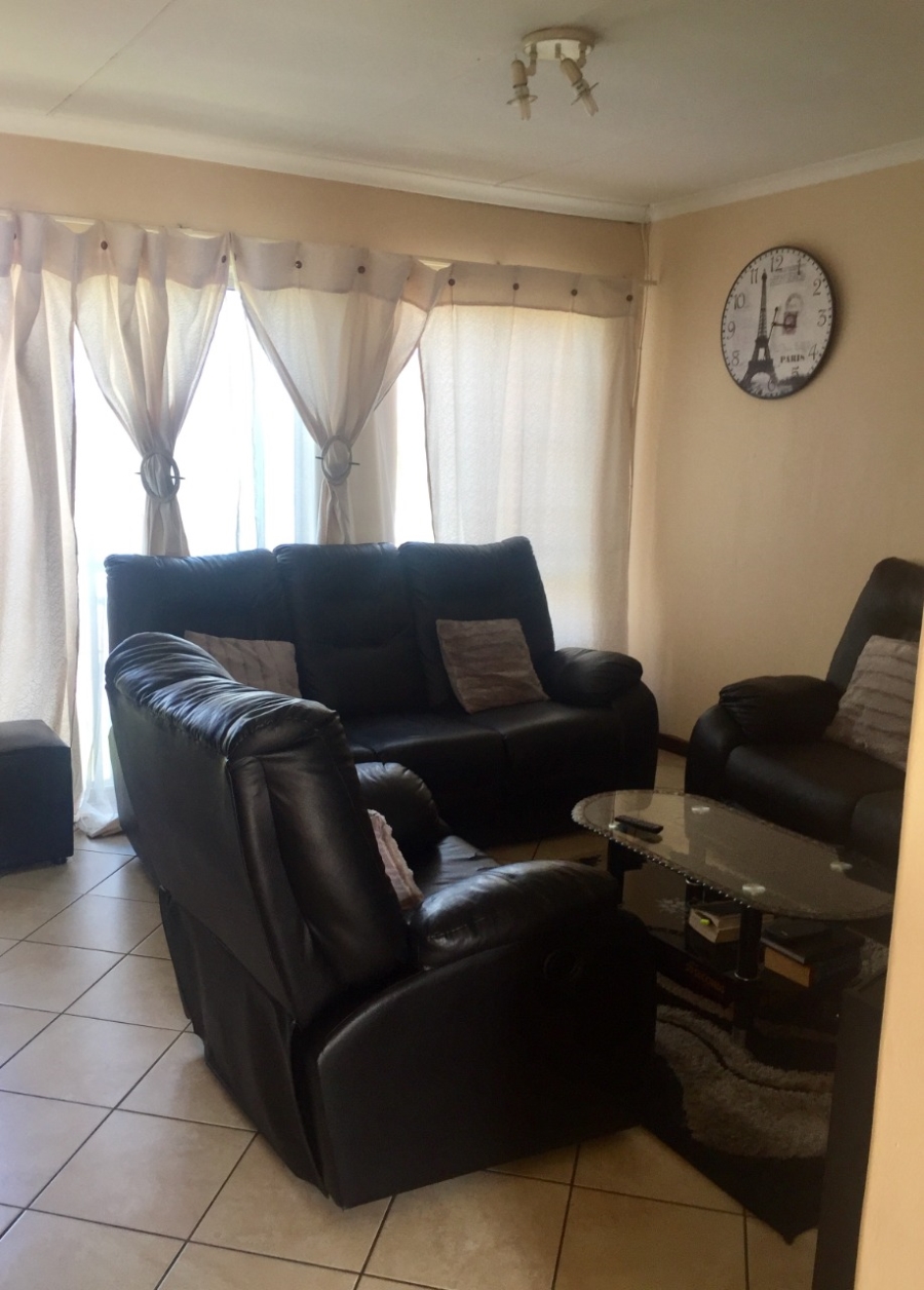 To Let 2 Bedroom Property for Rent in Noordwyk Gauteng