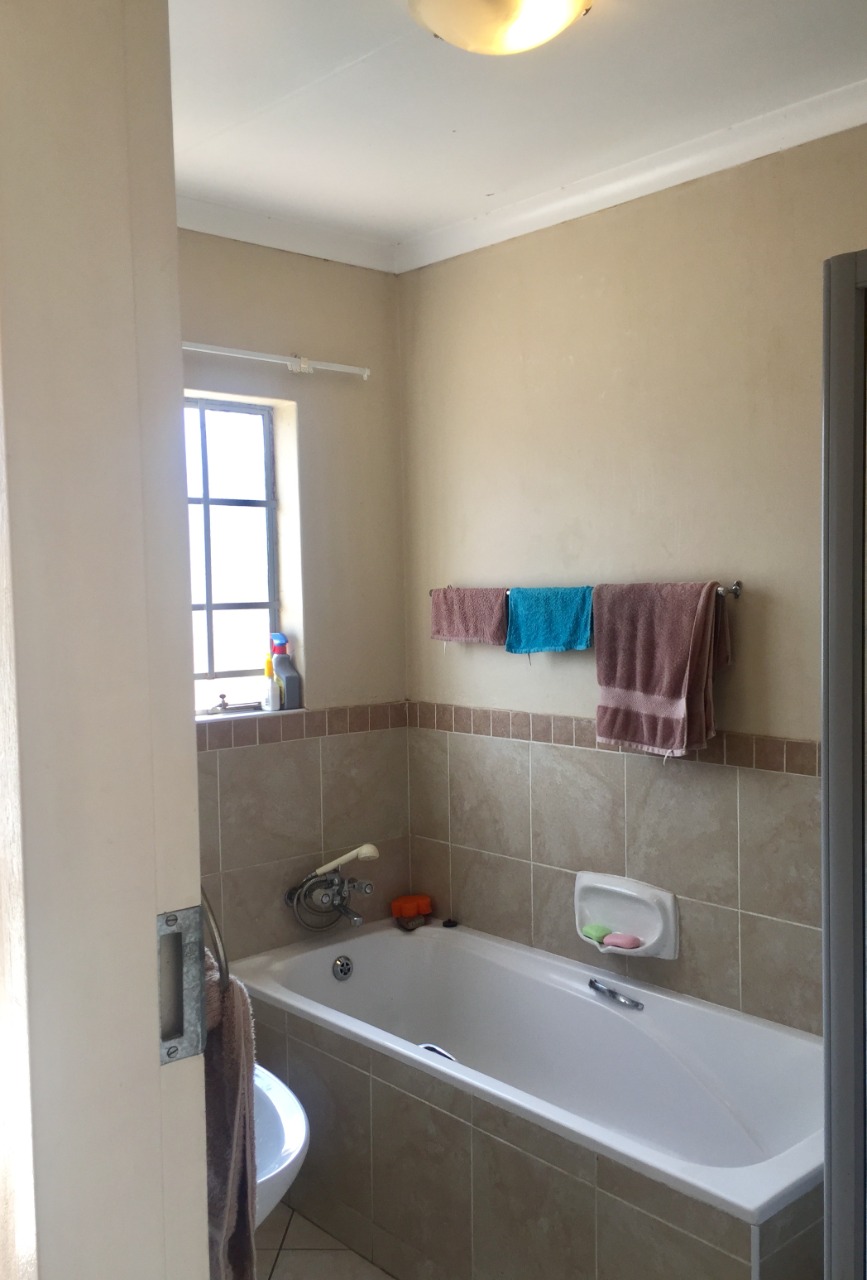 To Let 2 Bedroom Property for Rent in Noordwyk Gauteng