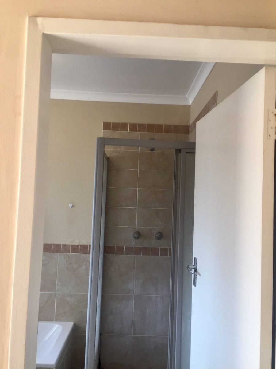 To Let 2 Bedroom Property for Rent in Noordwyk Gauteng