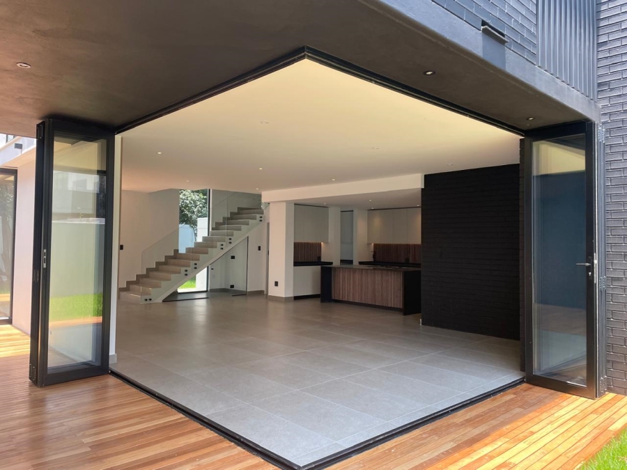 To Let 4 Bedroom Property for Rent in Bryanston Gauteng