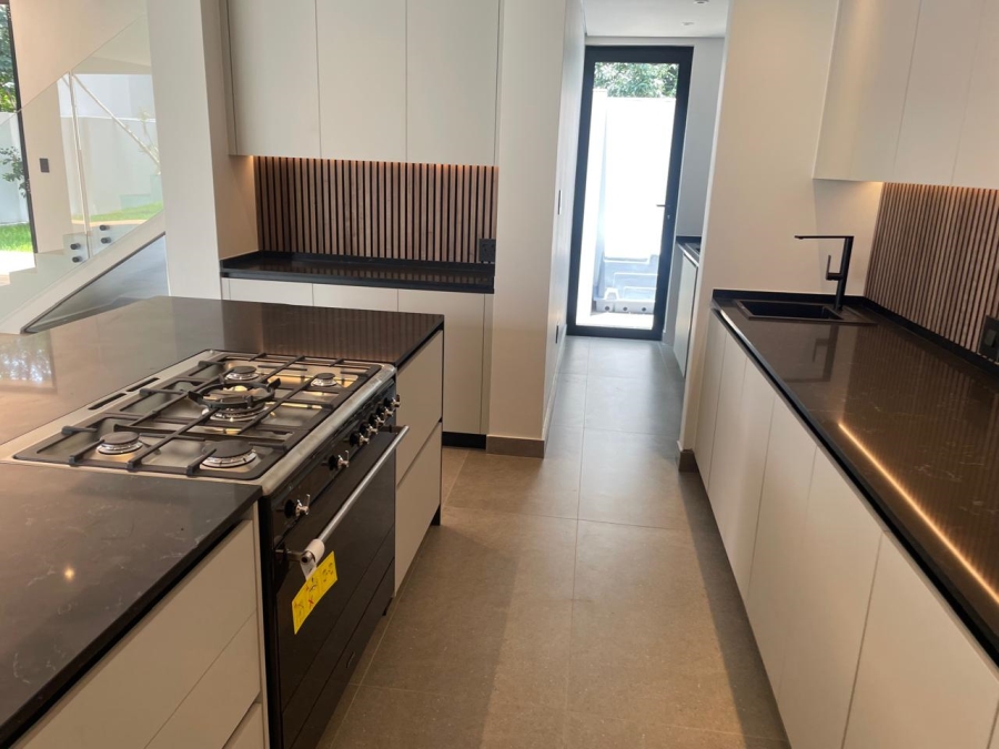 To Let 4 Bedroom Property for Rent in Bryanston Gauteng