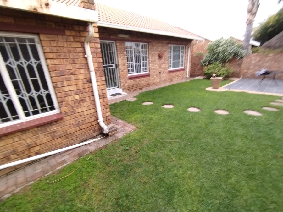 2 Bedroom Property for Sale in Farrarmere Gauteng